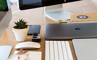 爱游戏在线登录-游泳比赛女子破纪录夺冠，绝对佳话！