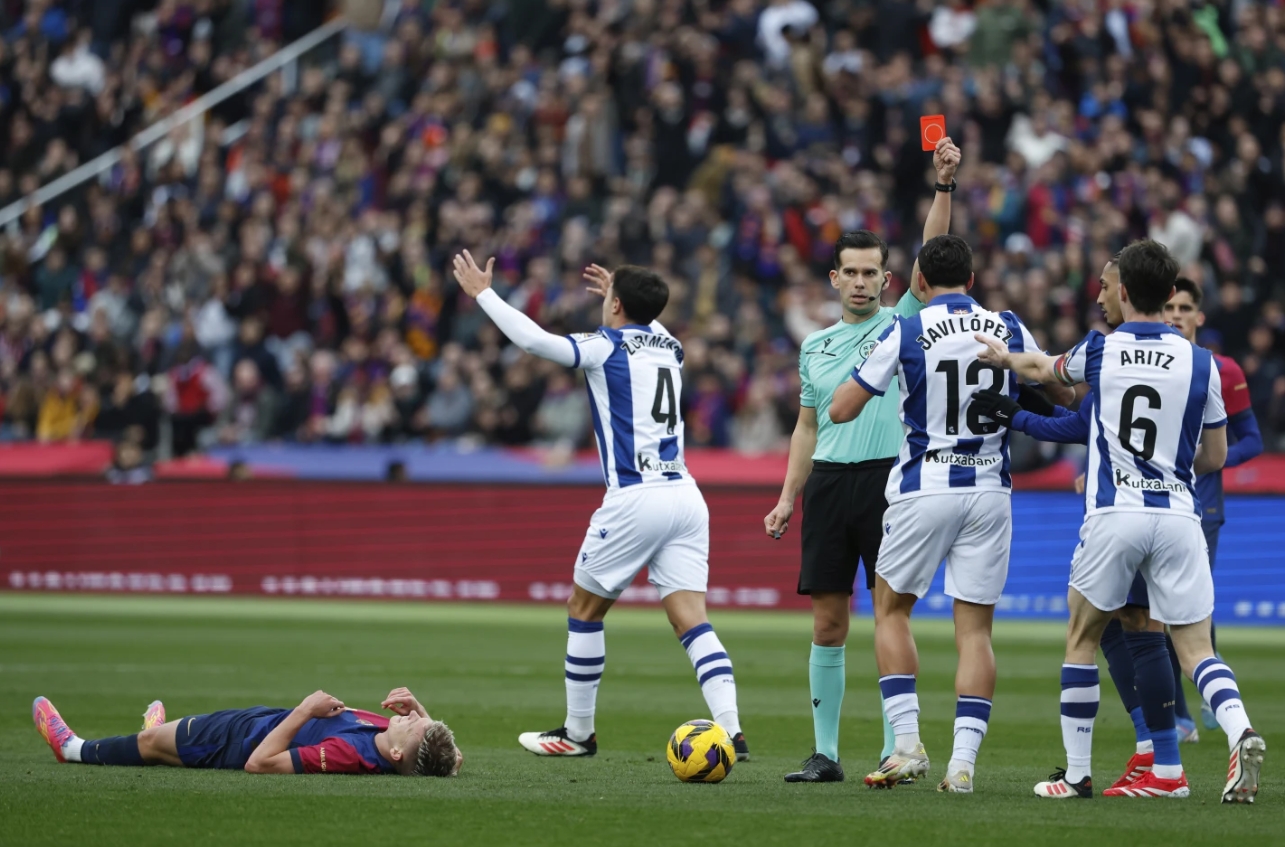 爱游戏-皇家社会队员被罚下场，对比赛结果产生负面影响的简单介绍