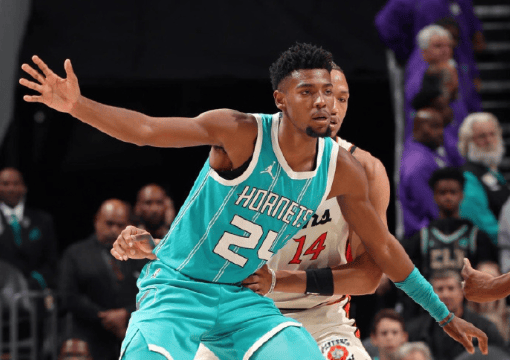 黄蜂前锋表现出色，成为球队进攻核心