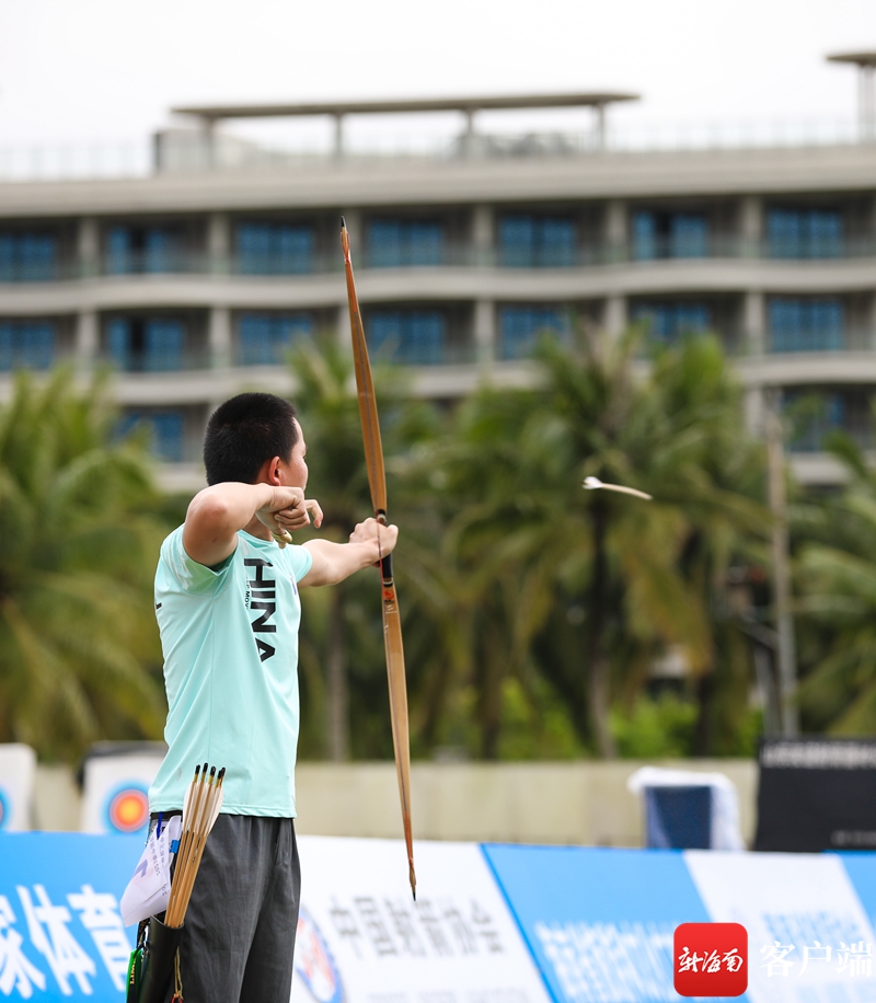 射箭决赛选手稳扎稳打夺得胜利 射箭决赛选手稳扎稳打夺得胜利