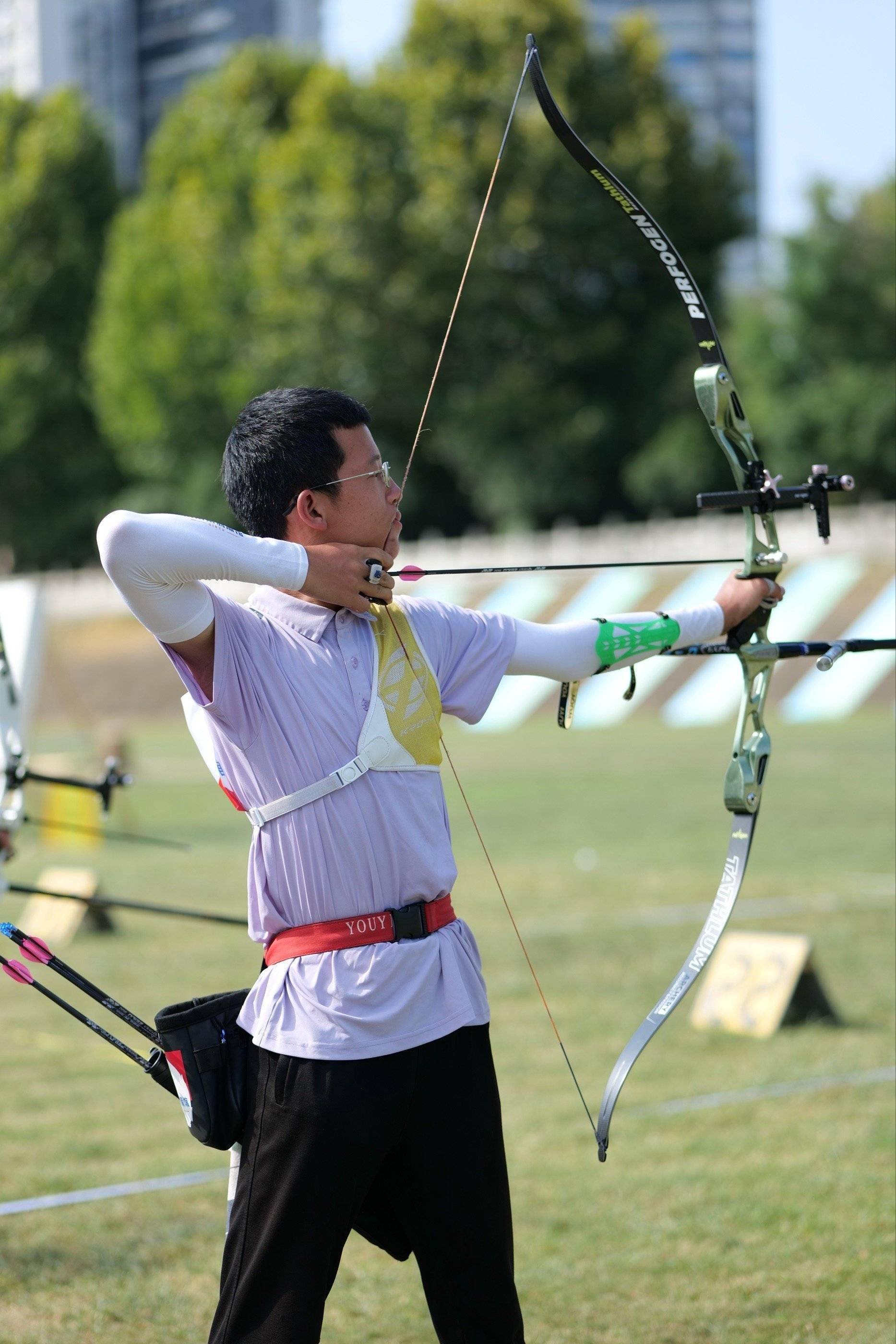 射箭决赛选手稳扎稳打夺得胜利 射箭决赛选手稳扎稳打夺得胜利