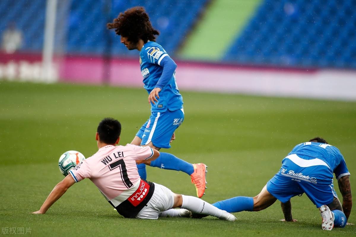 爱游戏网页版-关于赫塔菲踢出精彩比赛，擒下重要三分的信息