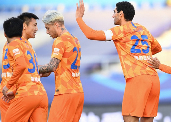 关于浙江绿城客场战平山东鲁能，取得宝贵积分的信息