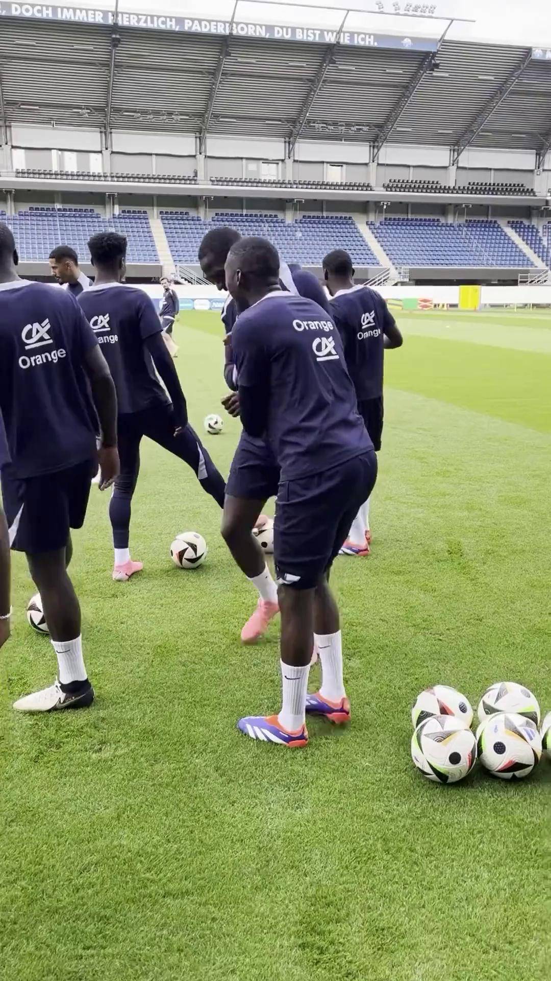 爱游戏官网-法国国家女足球队备战国际比赛