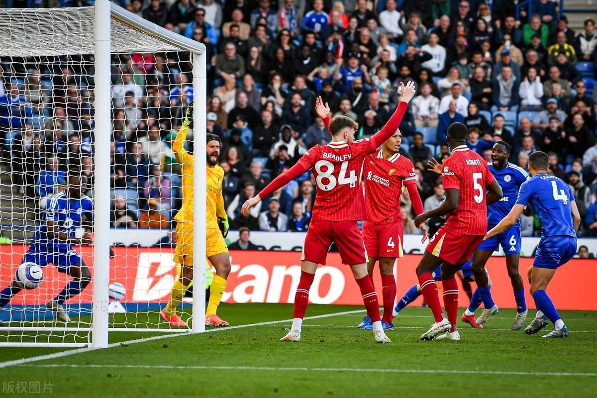 包含利物浦中场善射，帮助球队打破僵局的词条