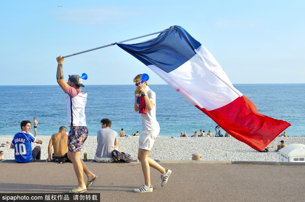 尼斯球迷组织举办支持球队活动,展现忠诚度的简单介绍 尼斯球迷组织举办支持球队活动,展现忠诚度的简单介绍