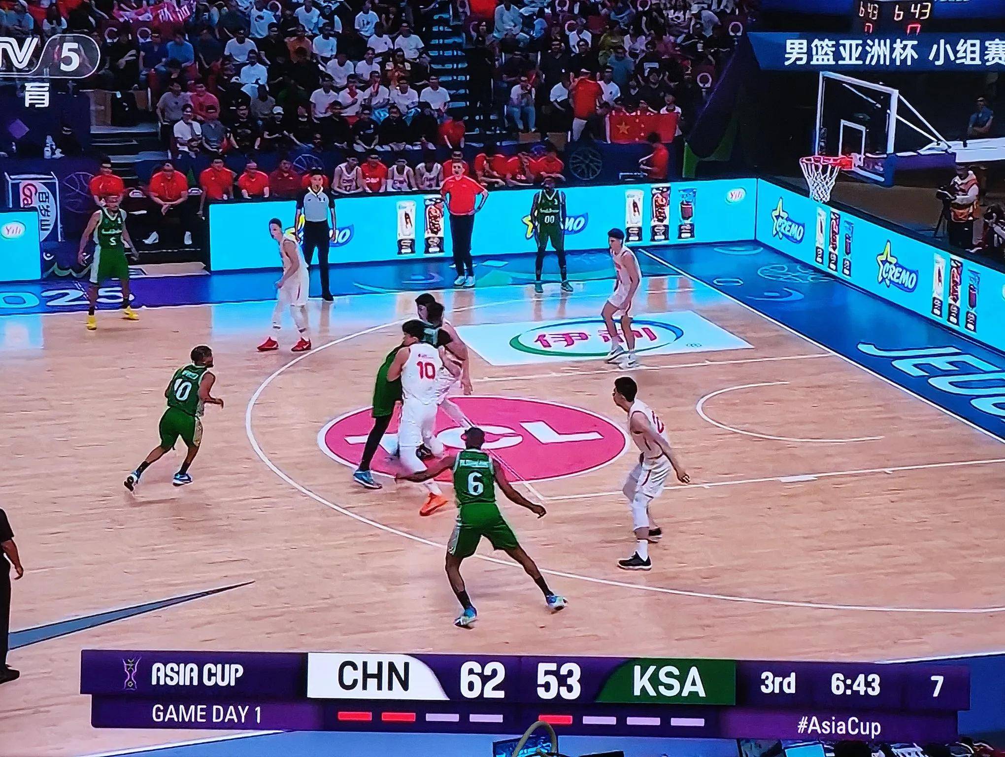 深圳男篮客场取得关键胜利，士气高涨