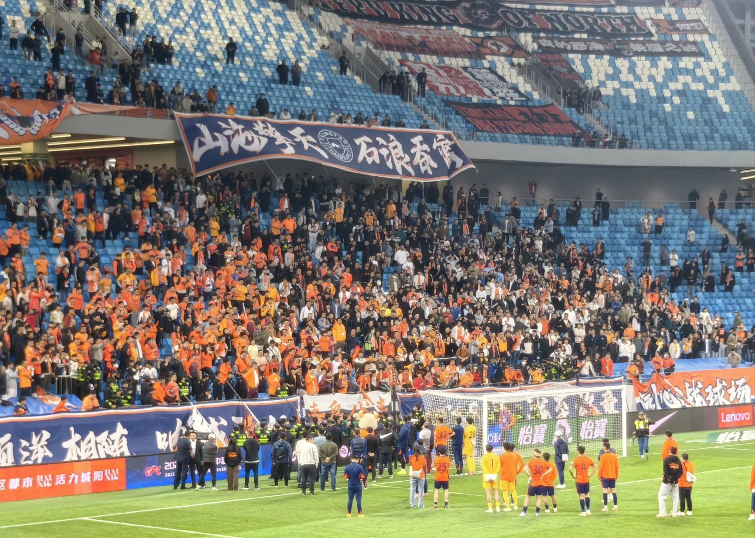 青岛黄海主场击败天津泰达,迎来赛季首胜 青岛黄海主场击败天津泰达,迎来赛季首胜