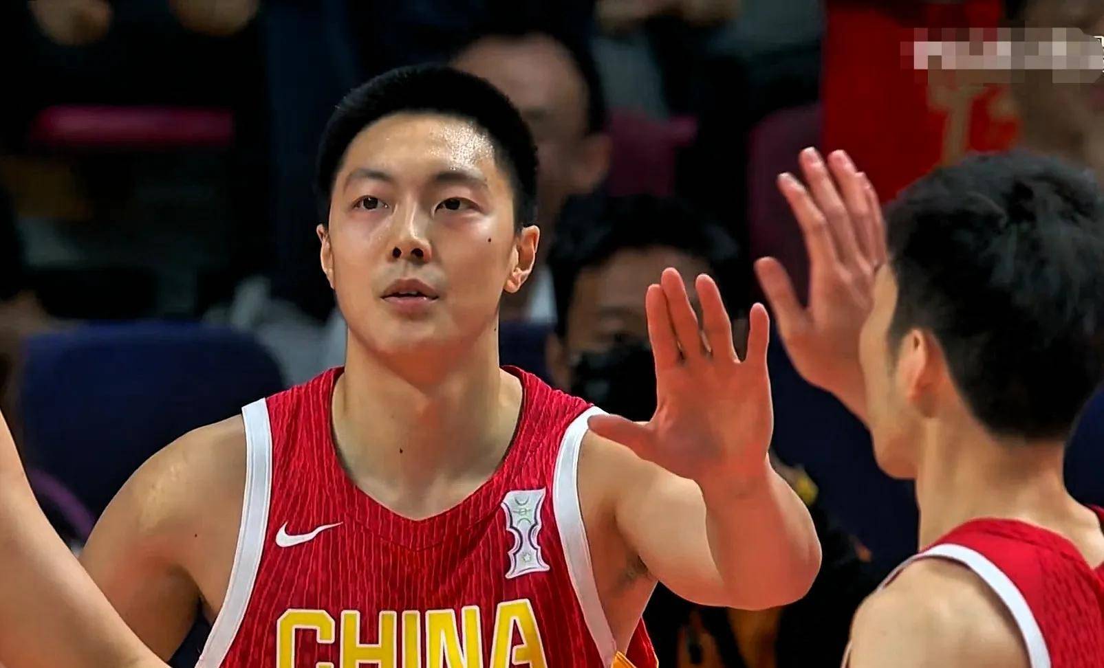 爱游戏app-重庆男篮遭遇惊险逆转，遗憾失利