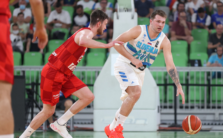 爱游戏登录-瓦朗谢纳队客场击败强敌，实现翻盘