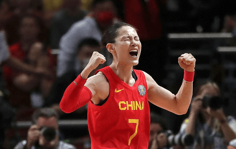 国家队大将同场对抗激情四溅 国家队大将同场对抗激情四溅