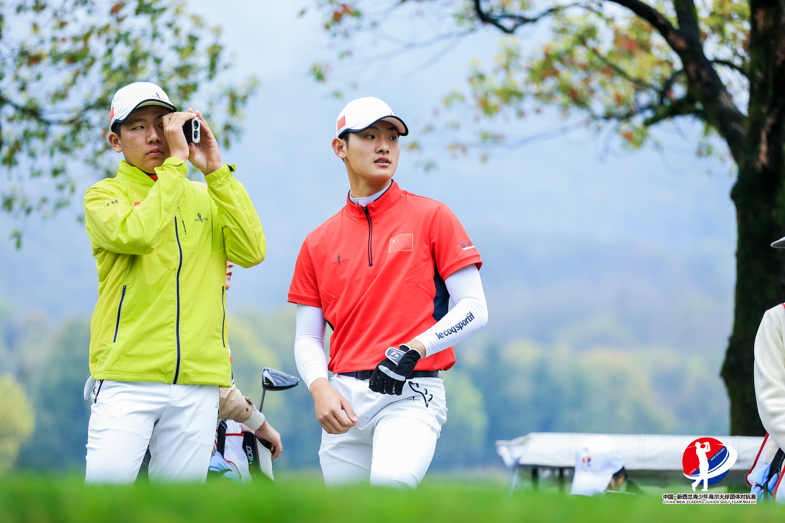 爱游戏官网入口-高尔夫男子团体比赛选手争夺桂冠