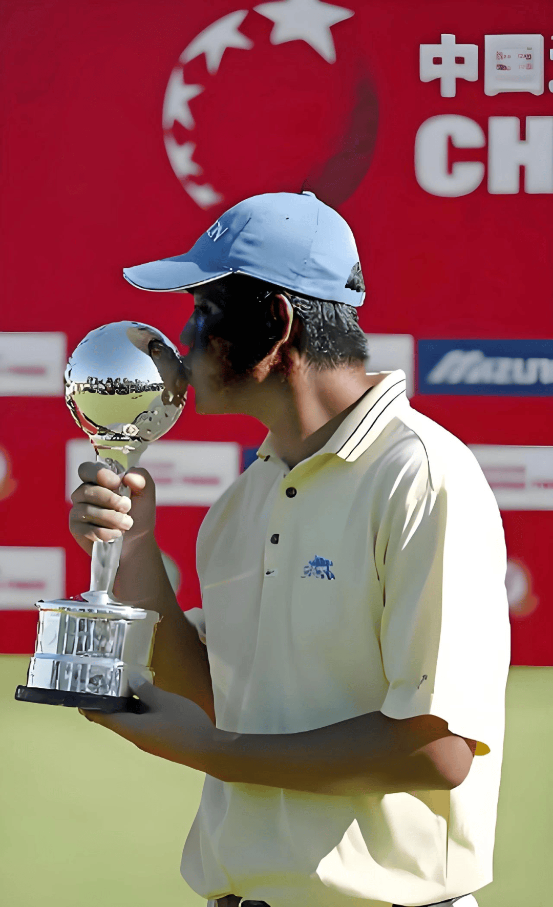 高尔夫男子团体比赛选手争夺桂冠