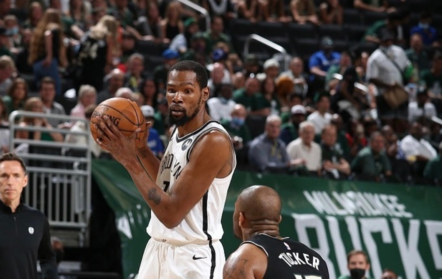 雄鹿胜圣奇，米德尔顿37分