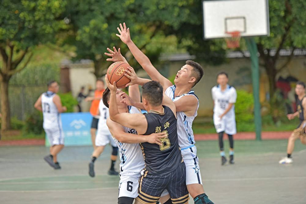 爱游戏网页版-篮球比赛中球队传球默契，实现背靠背胜利的简单介绍